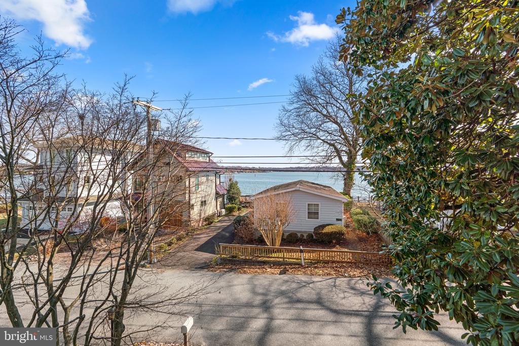 720 N RIVERSIDE DRIVE