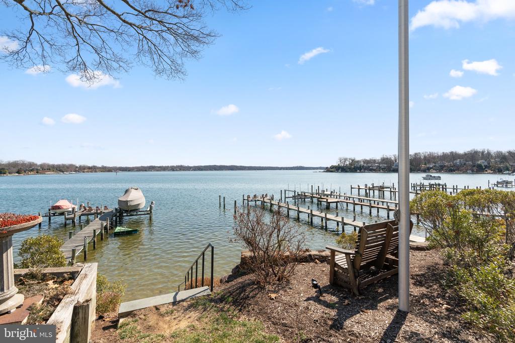 720 N RIVERSIDE DRIVE