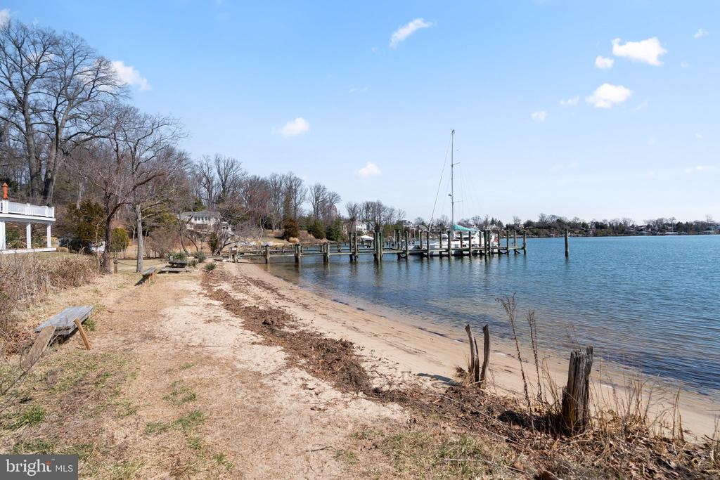 720 N RIVERSIDE DRIVE