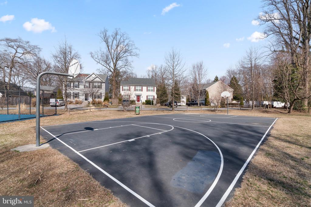 720 N RIVERSIDE DRIVE