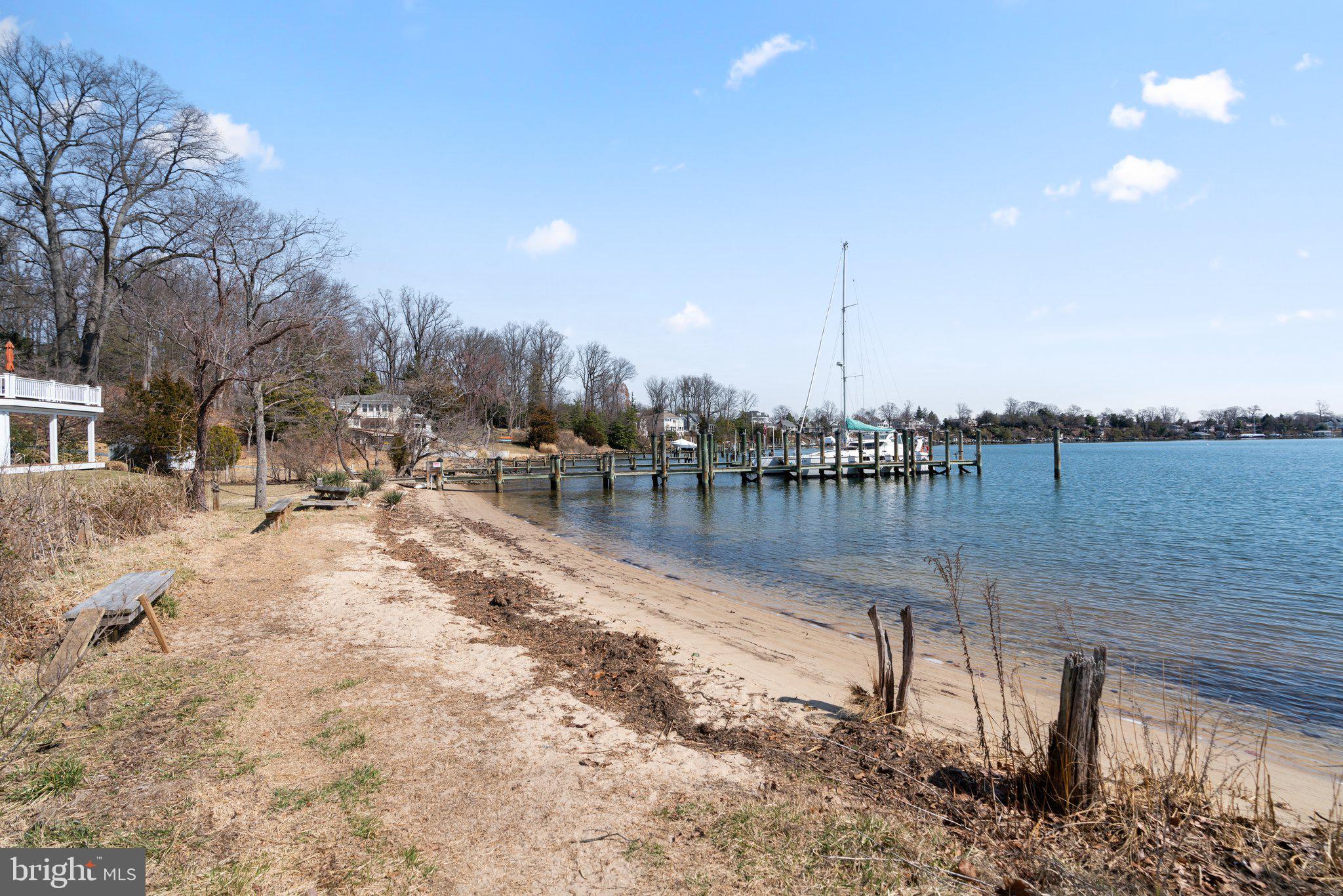 720 N RIVERSIDE DRIVE