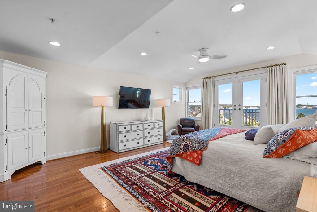 405 FIRST STREET