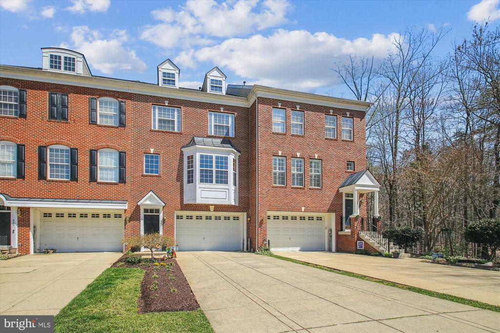 481 PENWOOD DRIVE