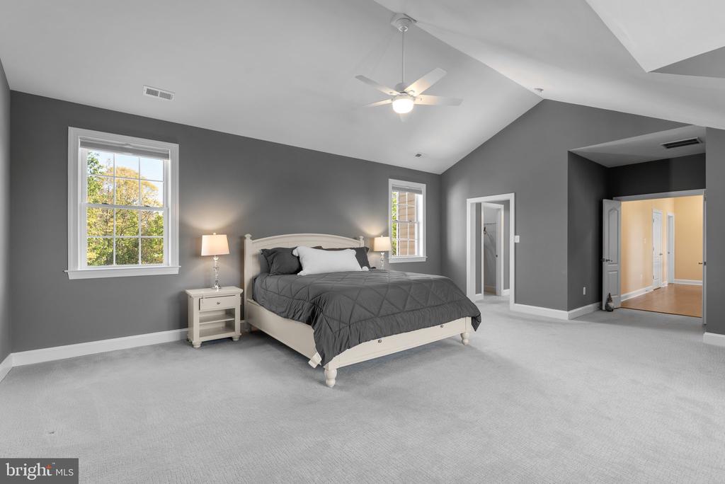 302 LISTMAN COURT