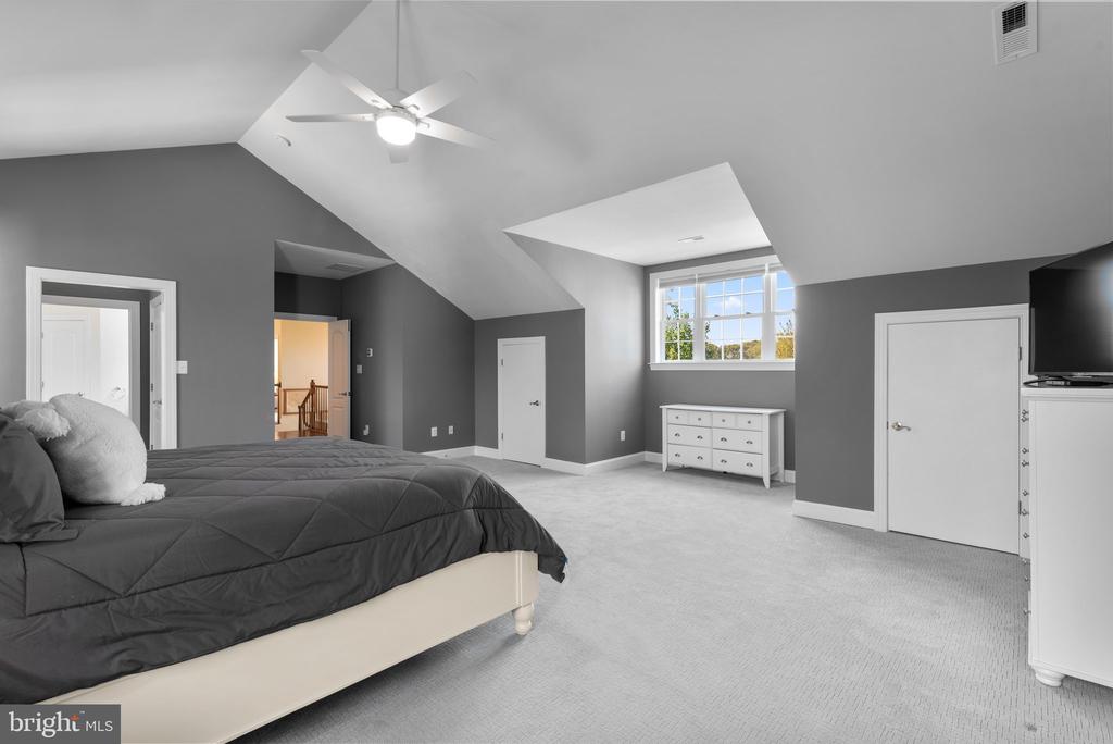 302 LISTMAN COURT