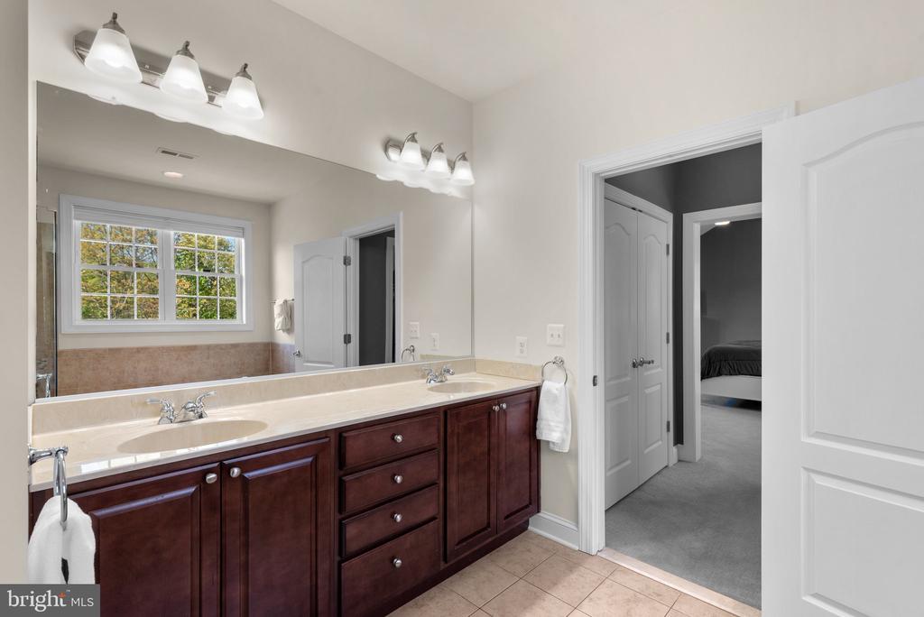 302 LISTMAN COURT