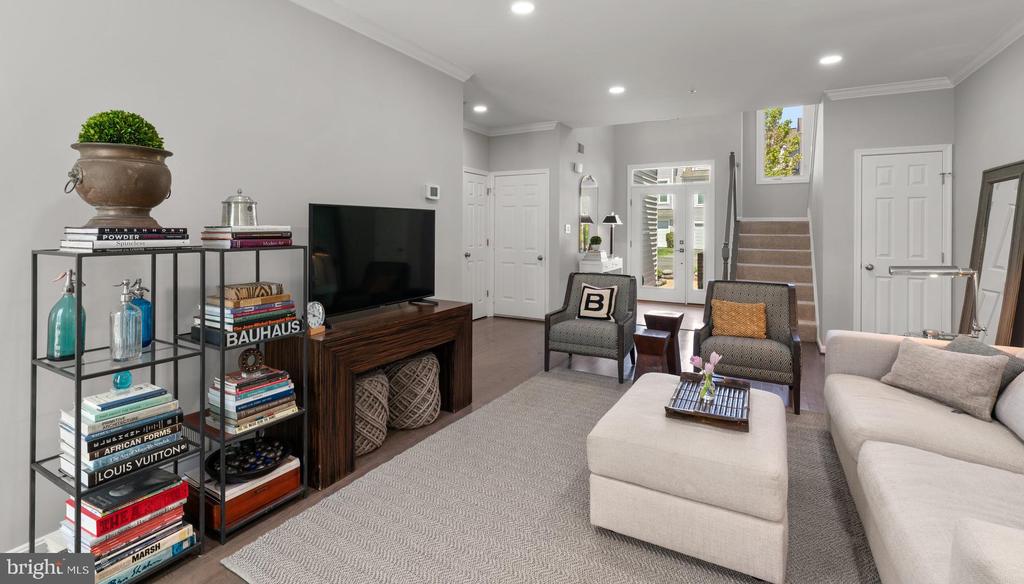 522 MARTINGALE LANE