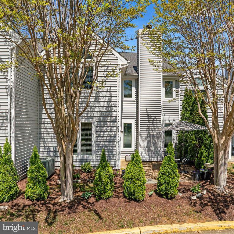 522 MARTINGALE LANE
