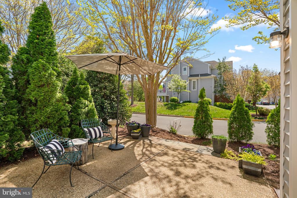 522 MARTINGALE LANE