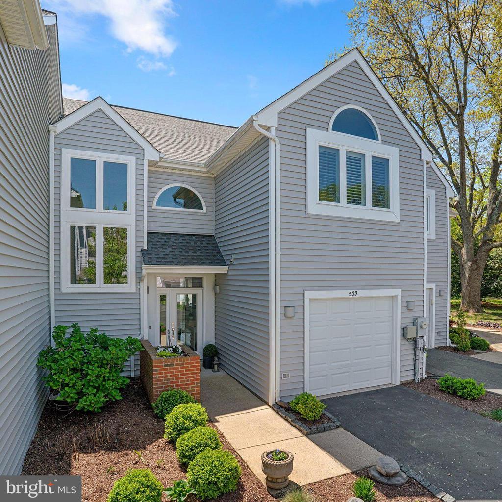 522 MARTINGALE LANE