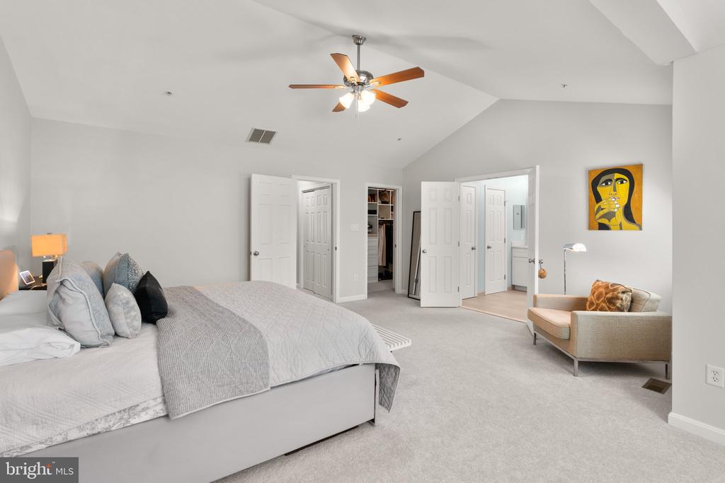 522 MARTINGALE LANE