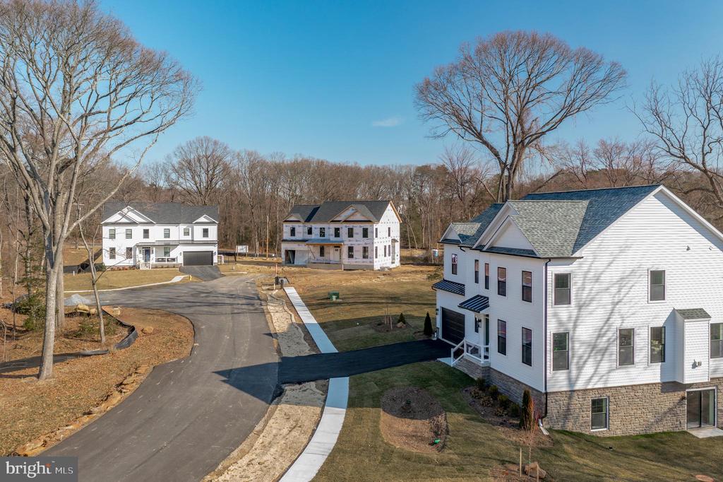 31 STRATFORD DRIVE