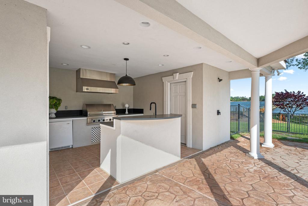 285 EAGLE HILL ROAD