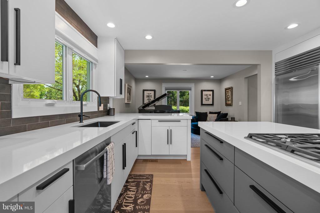 910 LYNCH DRIVE