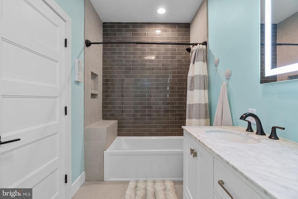 36 BOONE TRAIL