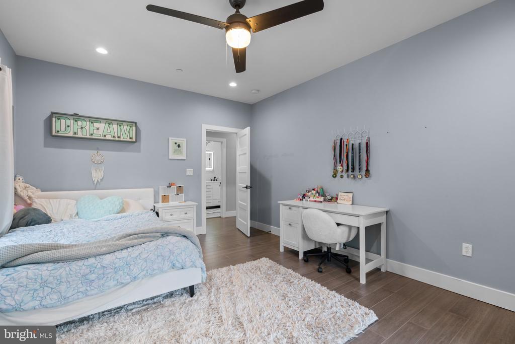 36 BOONE TRAIL