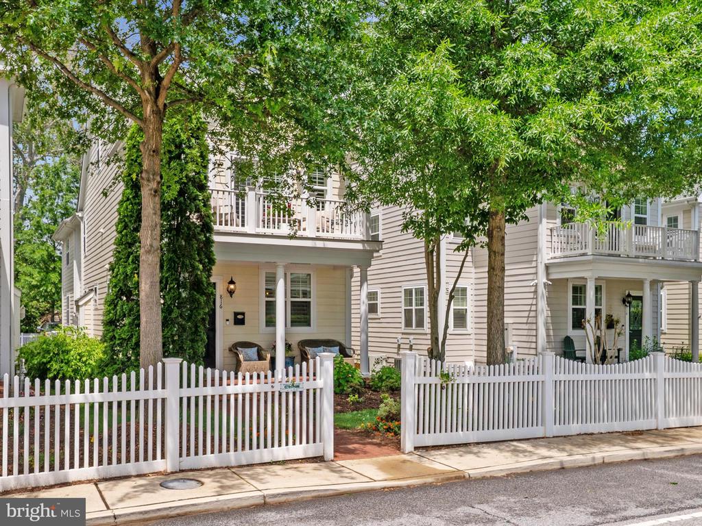 816 BAY RIDGE AVENUE