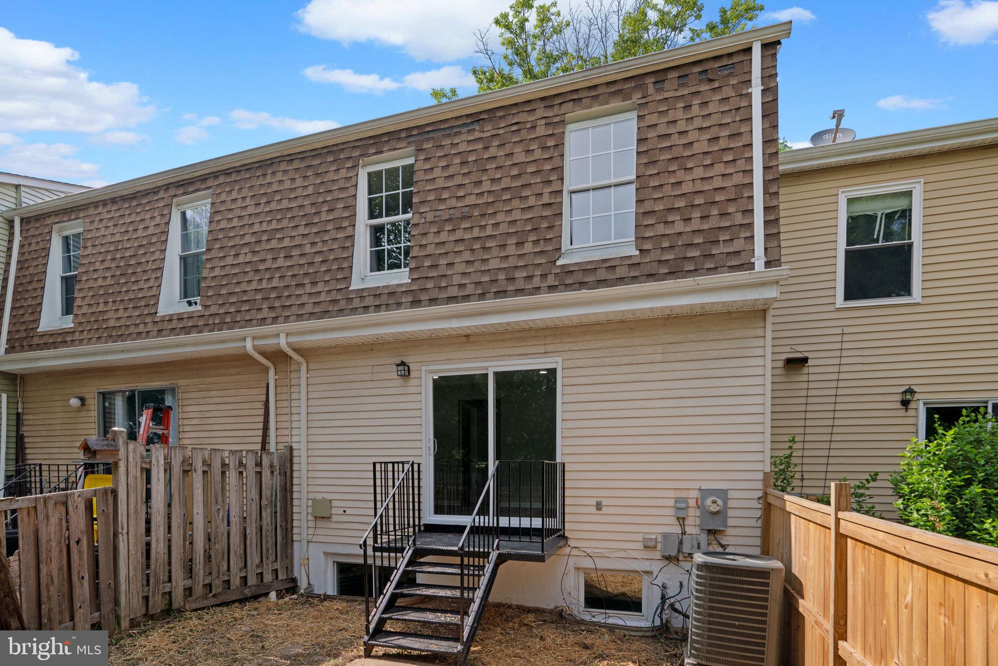 1863 ROBIN COURT