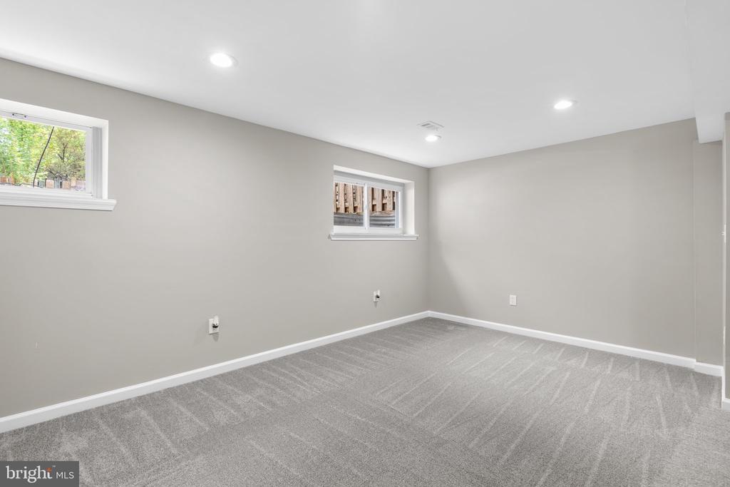 1863 ROBIN COURT