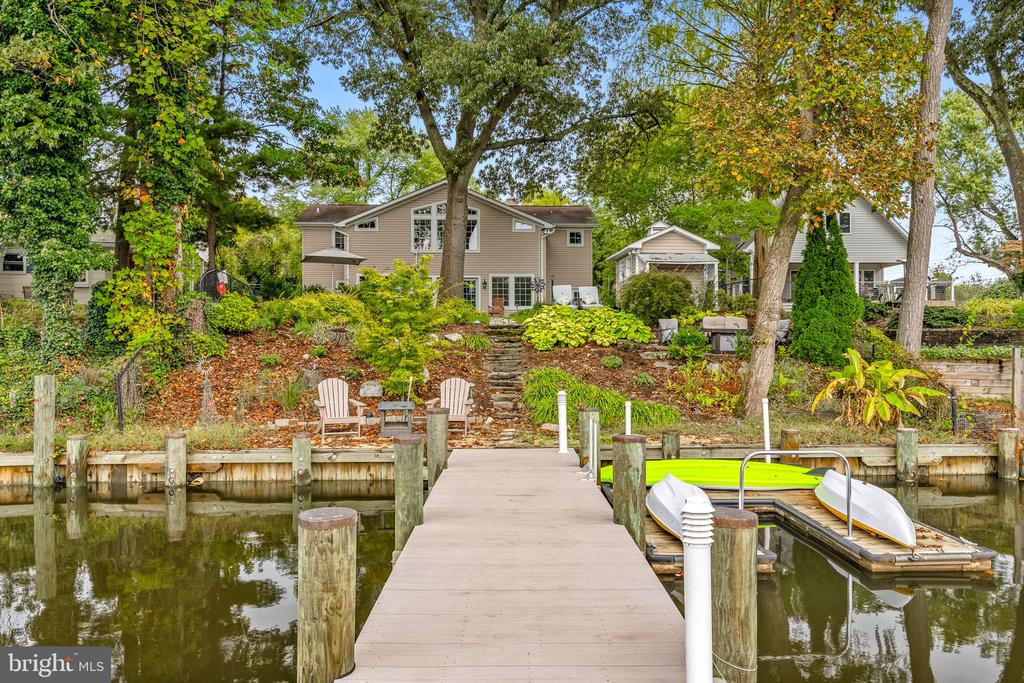 862 DORIS DRIVE