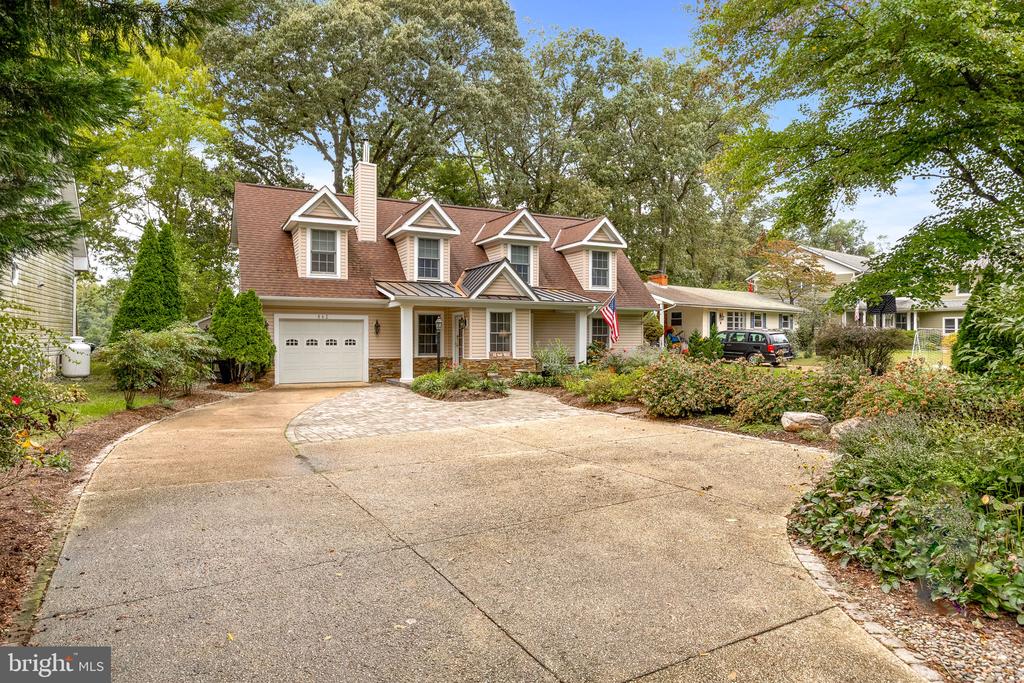 862 DORIS DRIVE