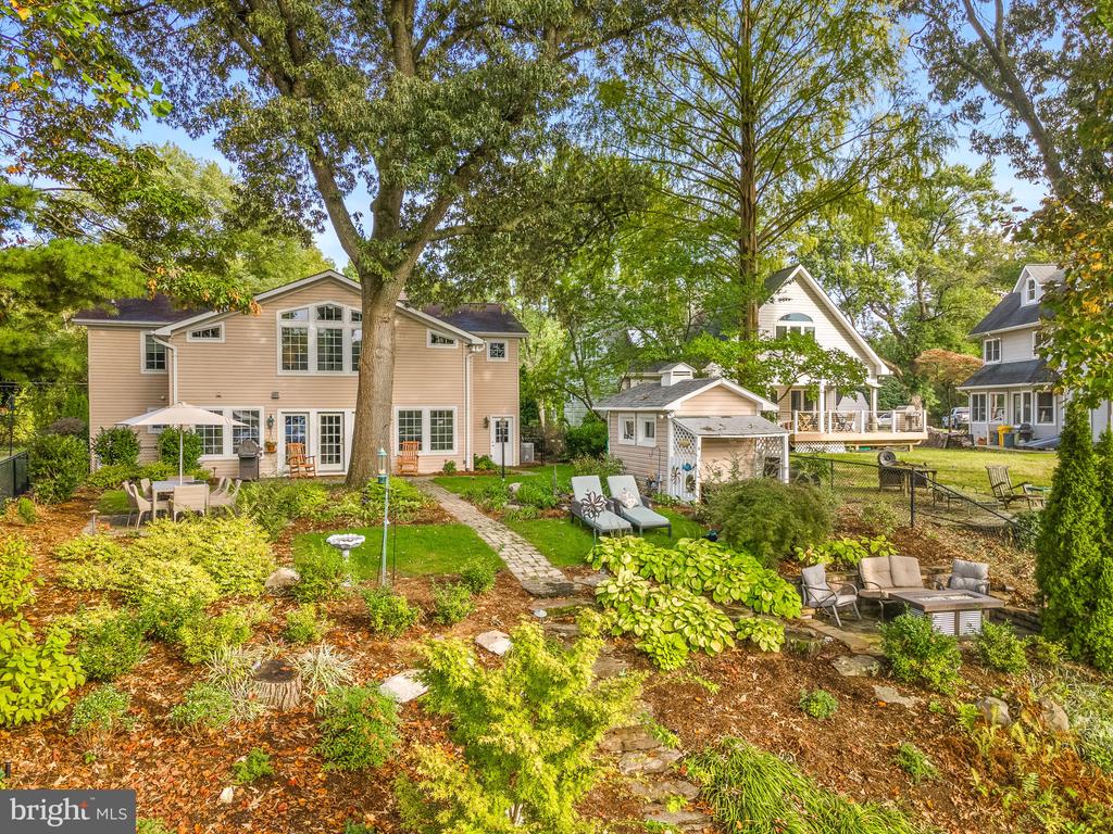 862 DORIS DRIVE