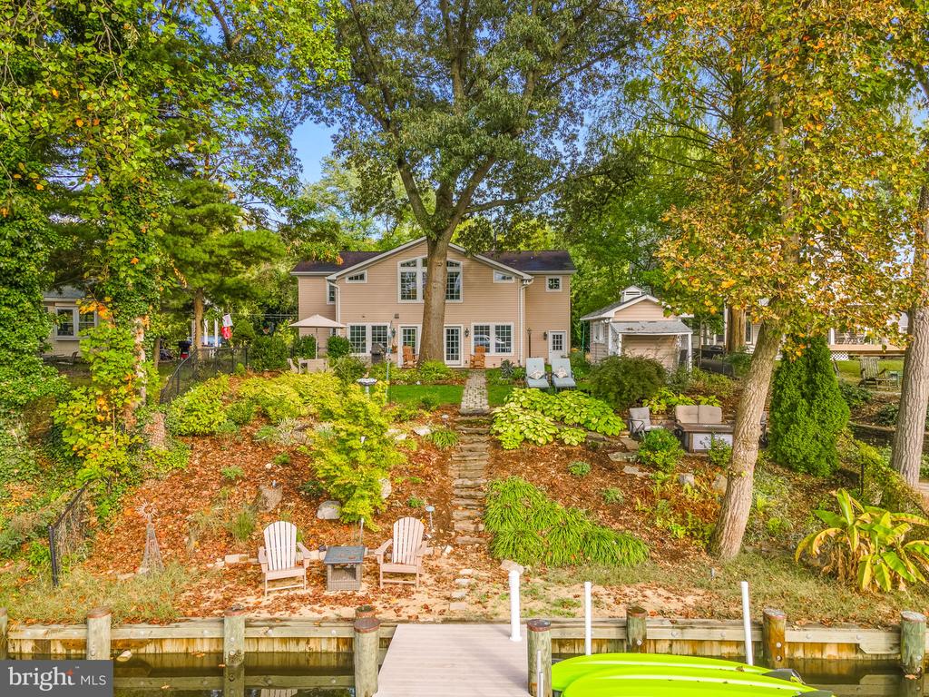 862 DORIS DRIVE