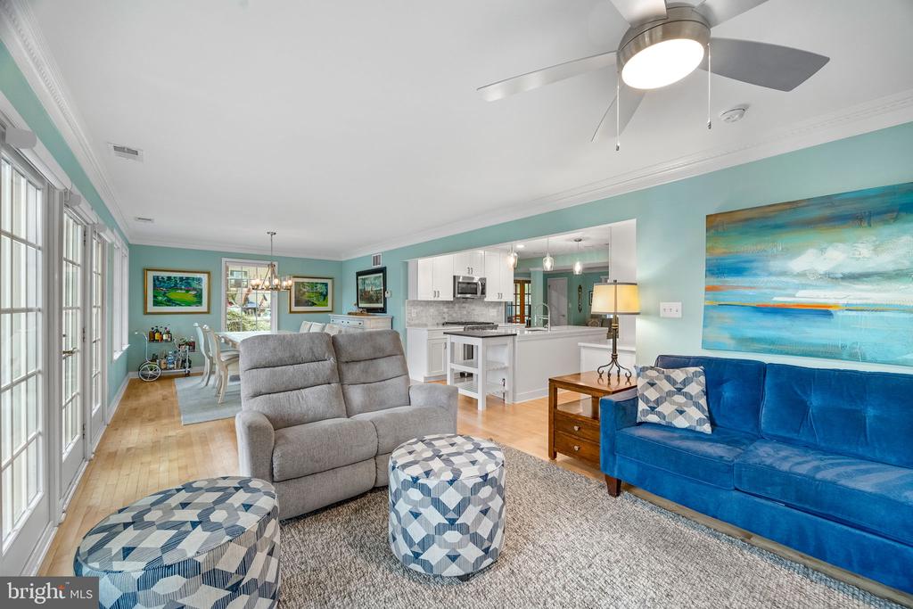 862 DORIS DRIVE
