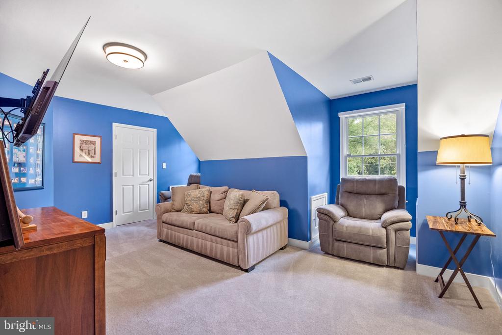 862 DORIS DRIVE