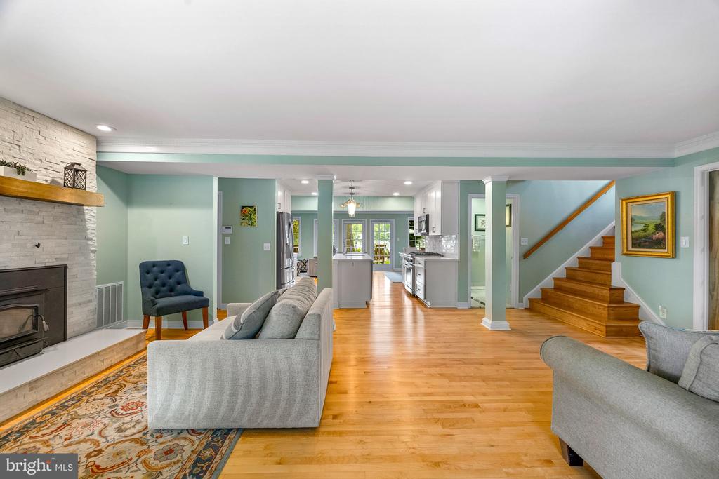862 DORIS DRIVE