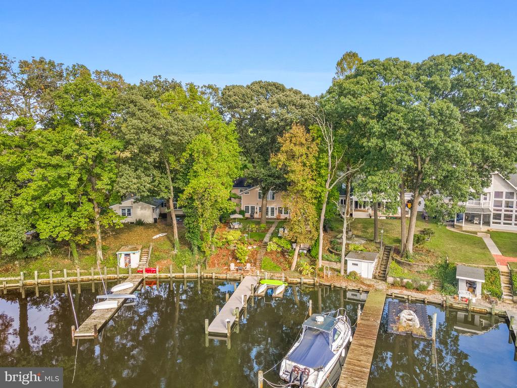 862 DORIS DRIVE
