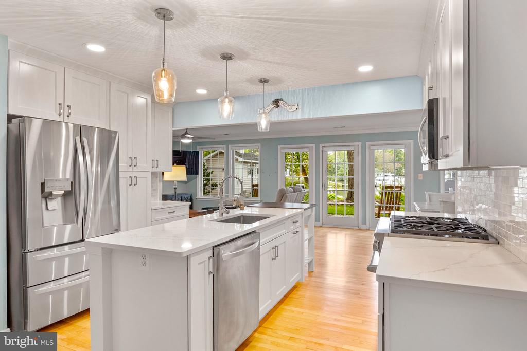 862 DORIS DRIVE