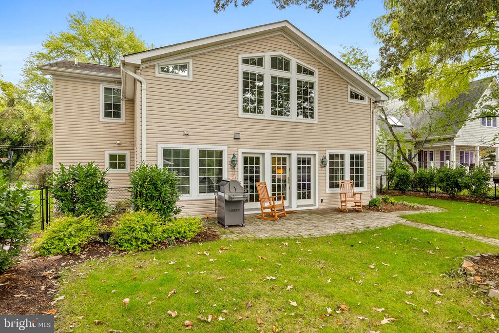 862 DORIS DRIVE