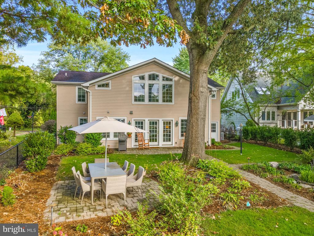 862 DORIS DRIVE