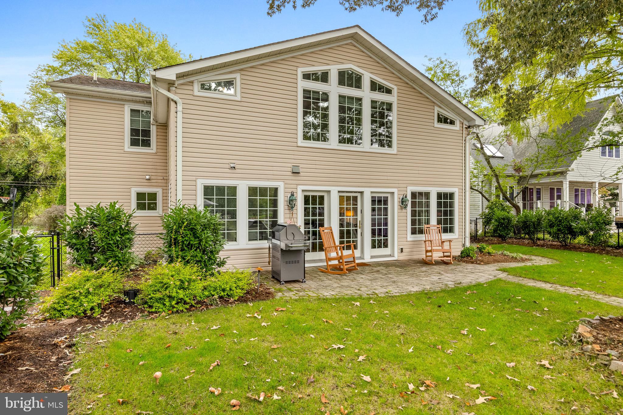 862 DORIS DRIVE