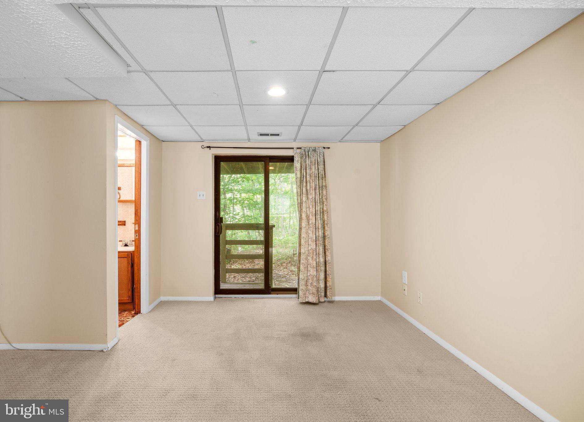 552 GREENHILL COURT