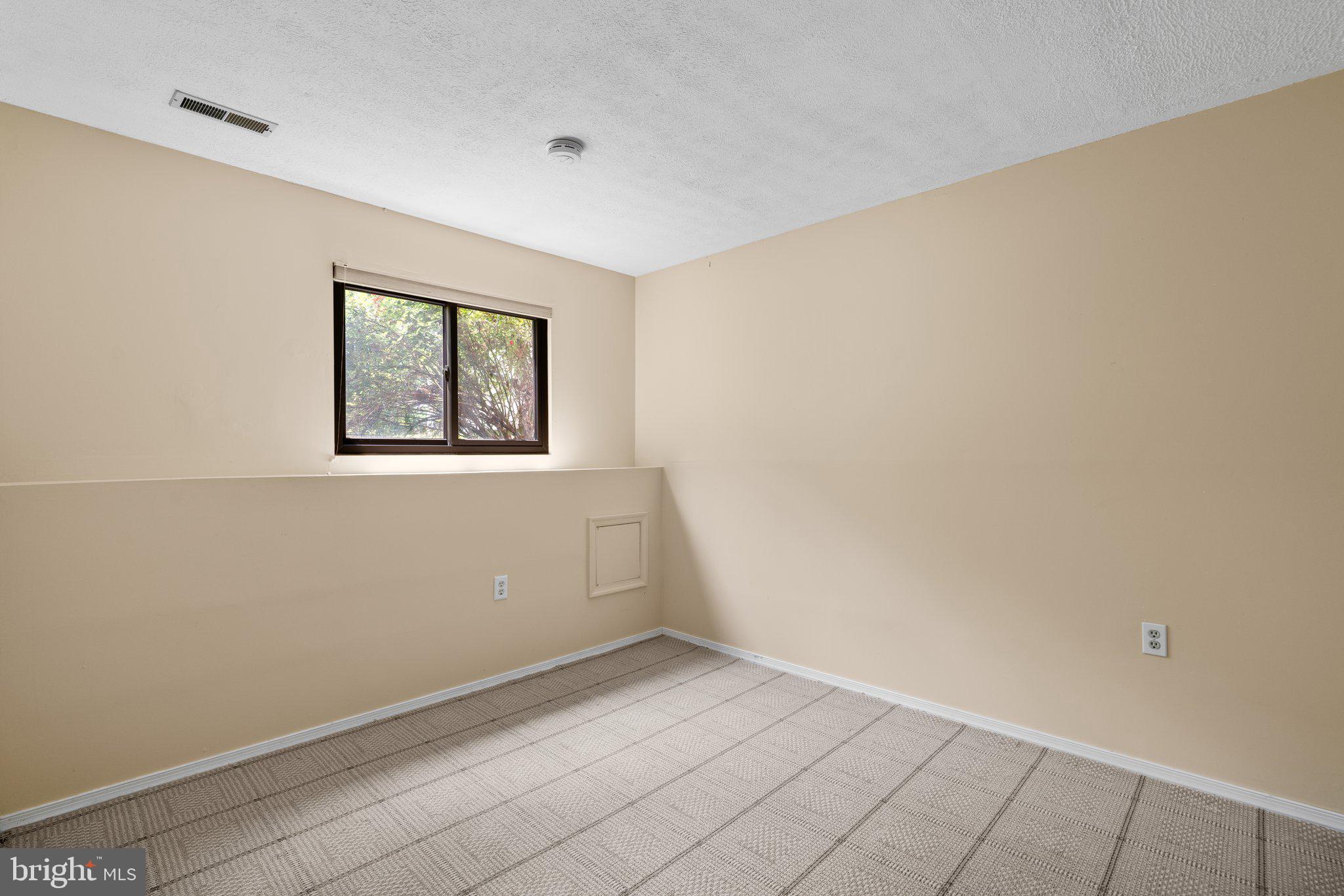 552 GREENHILL COURT