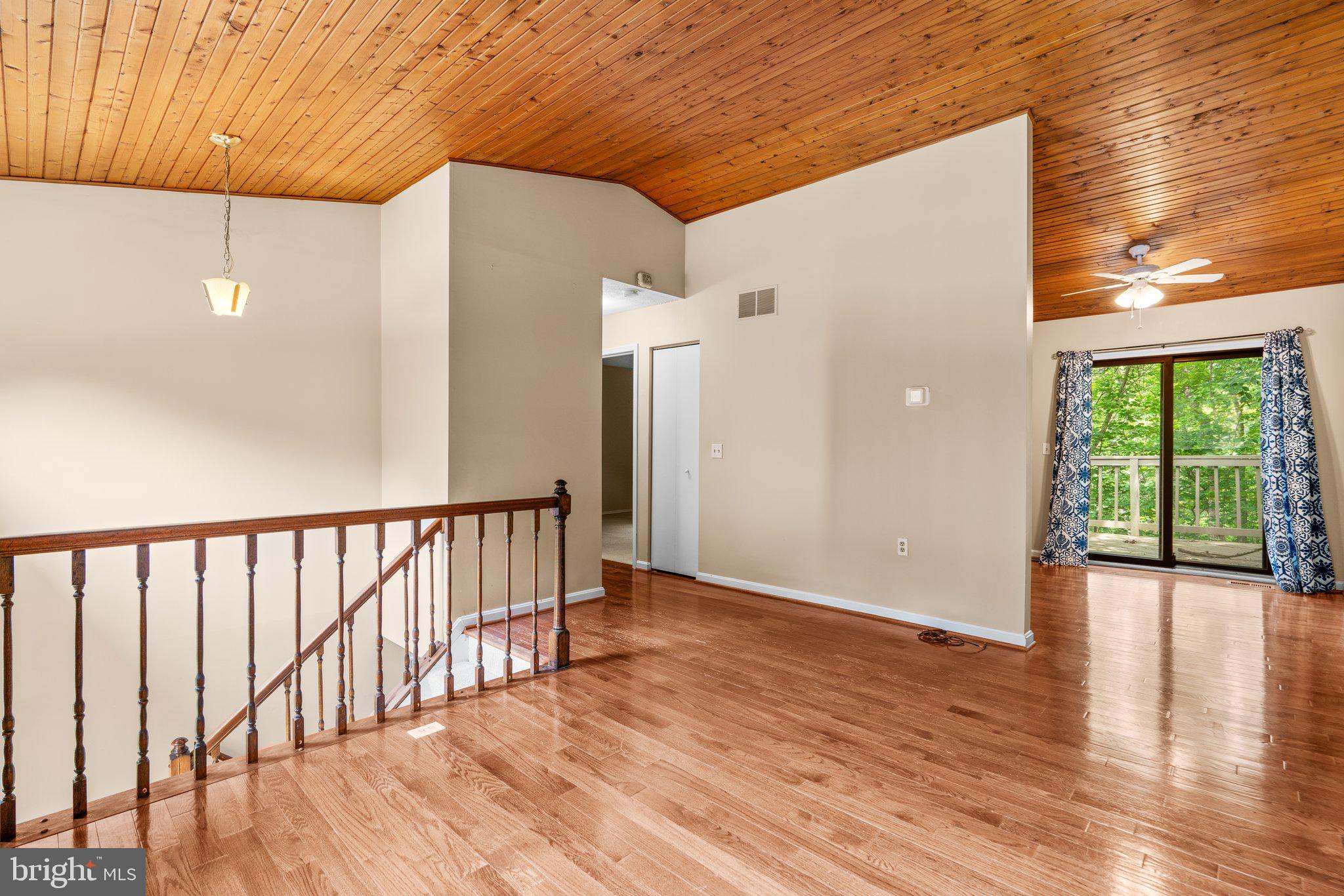 552 GREENHILL COURT