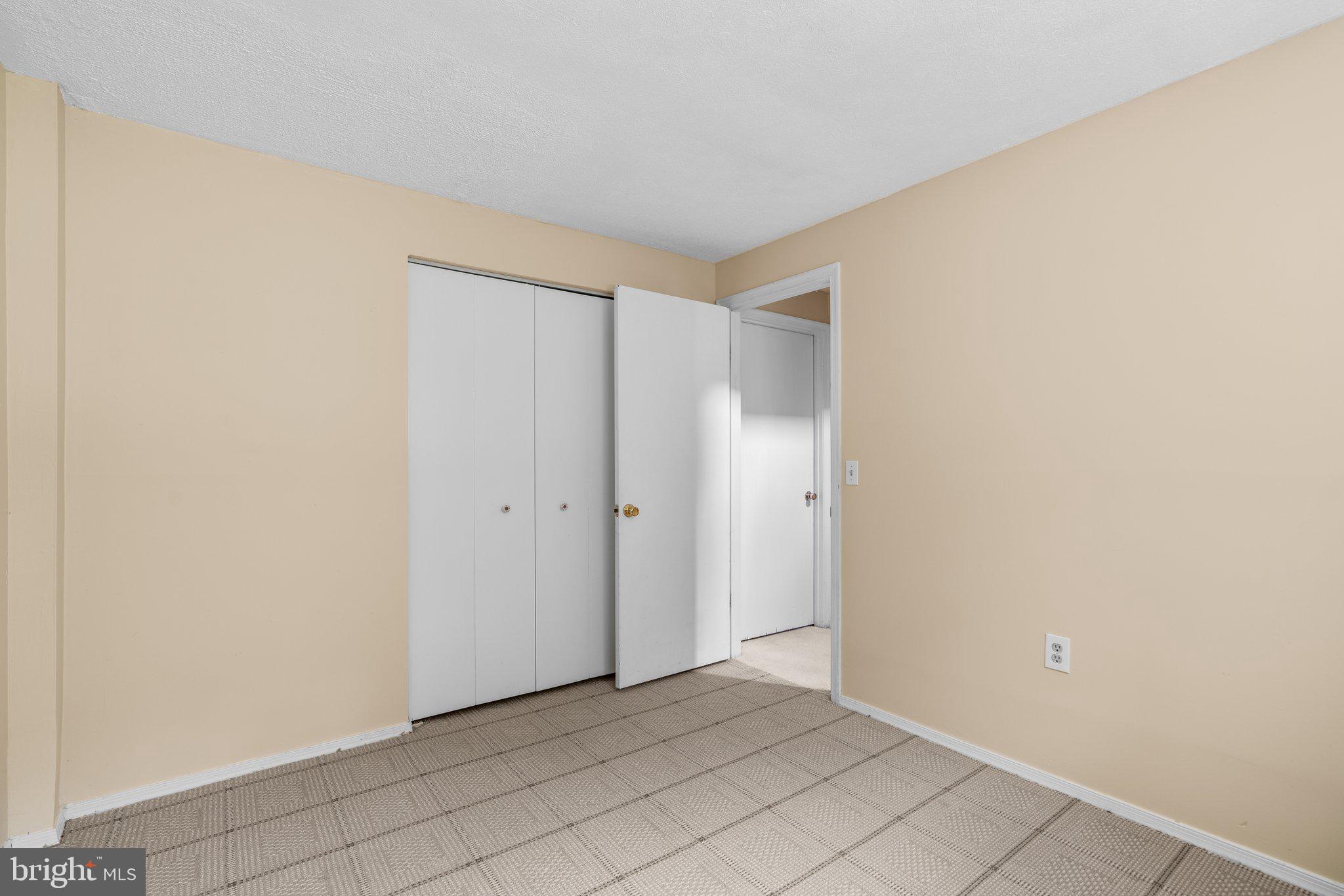 552 GREENHILL COURT