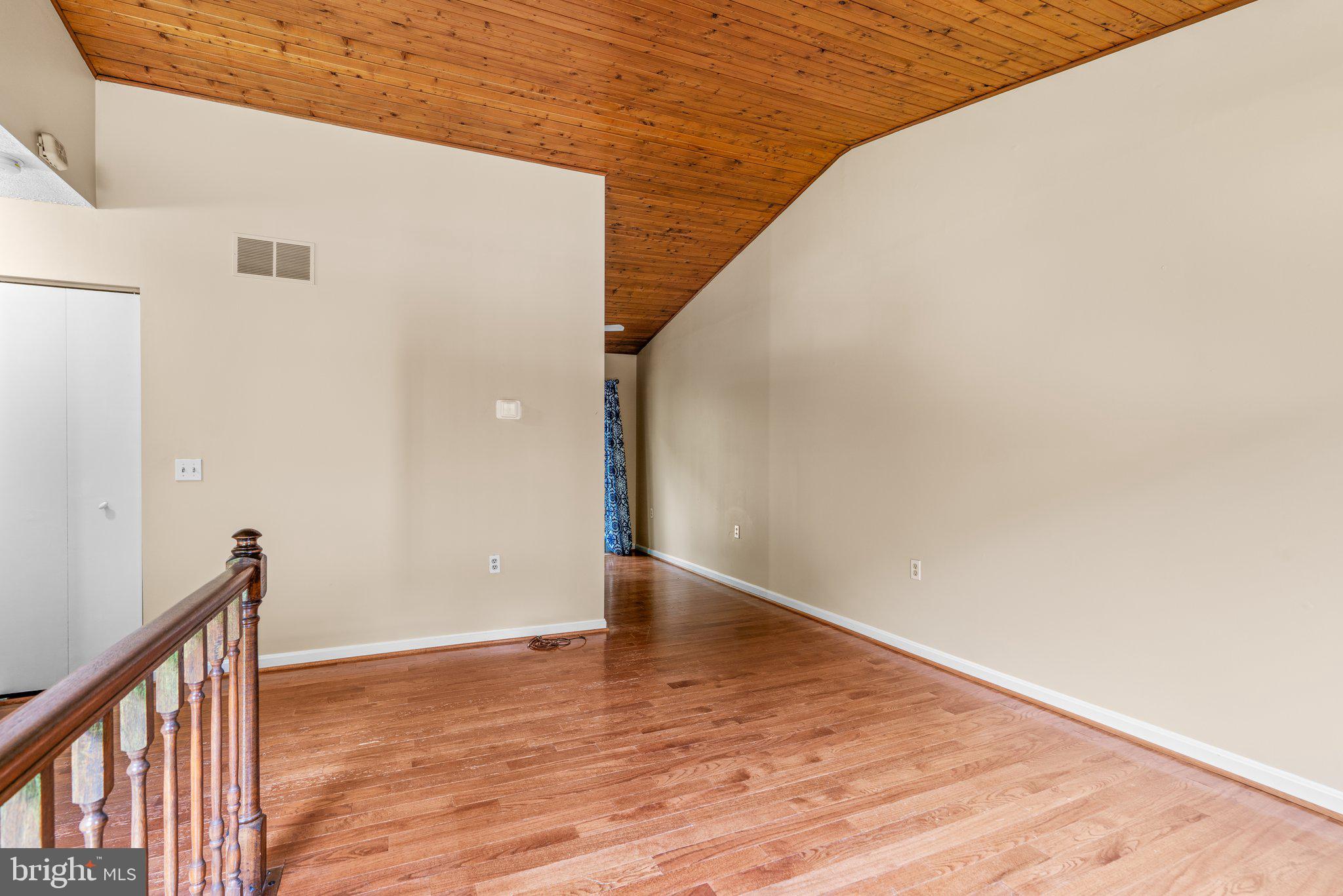 552 GREENHILL COURT