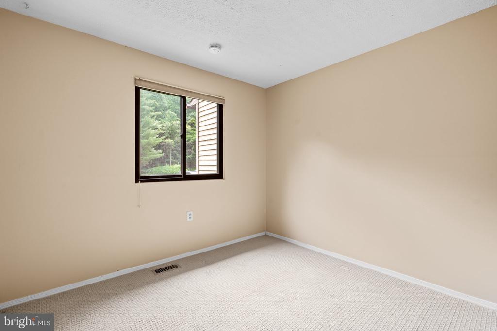 552 GREENHILL COURT