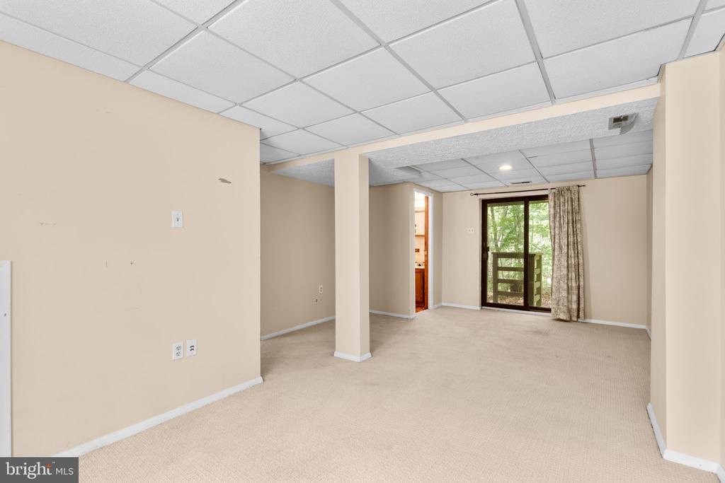 552 GREENHILL COURT