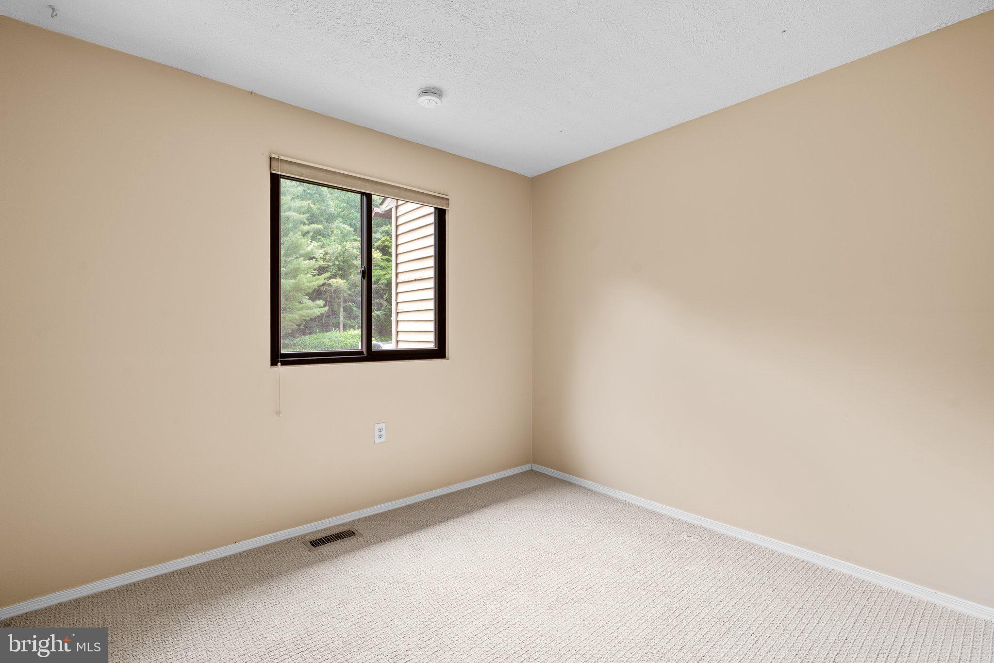 552 GREENHILL COURT