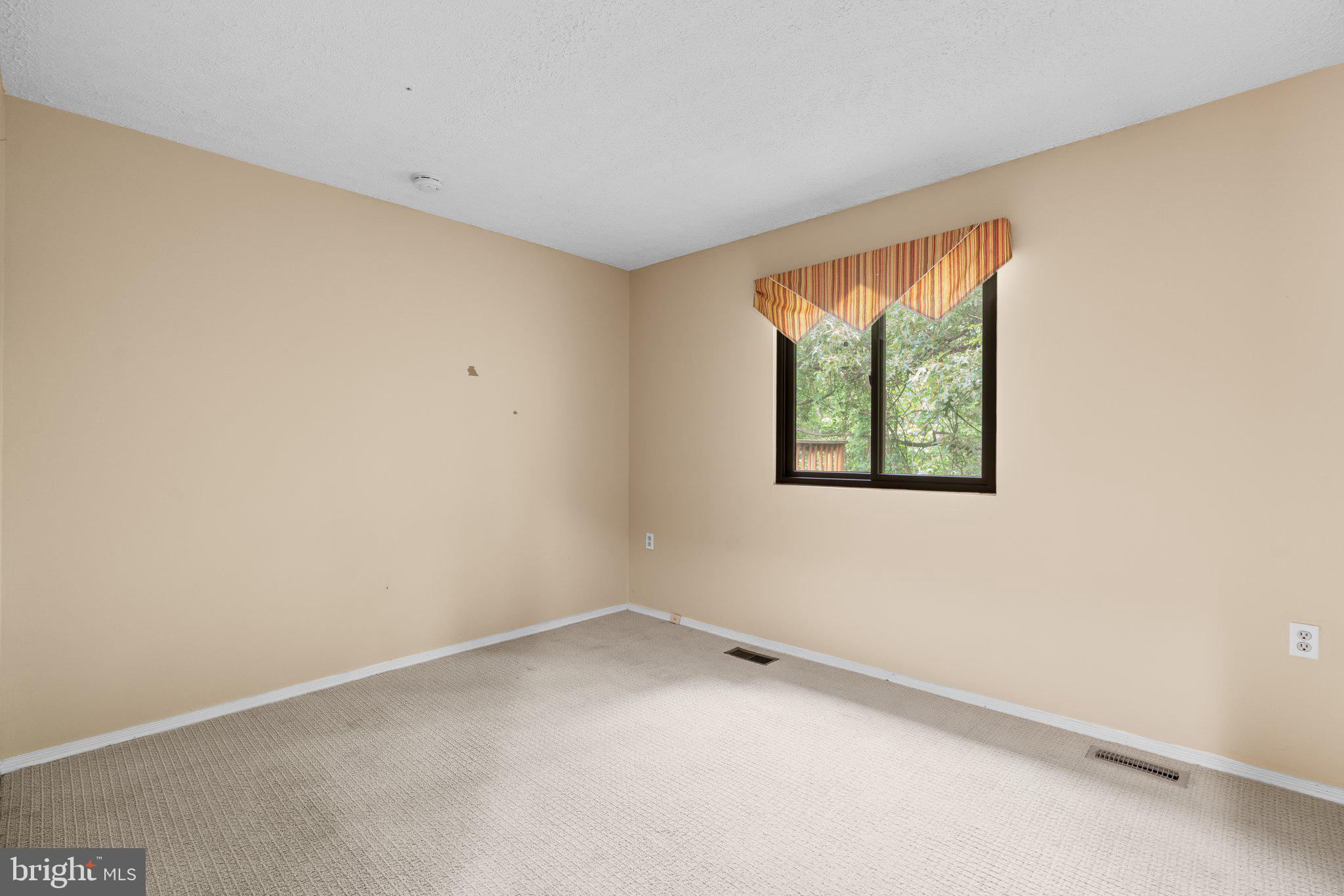 552 GREENHILL COURT