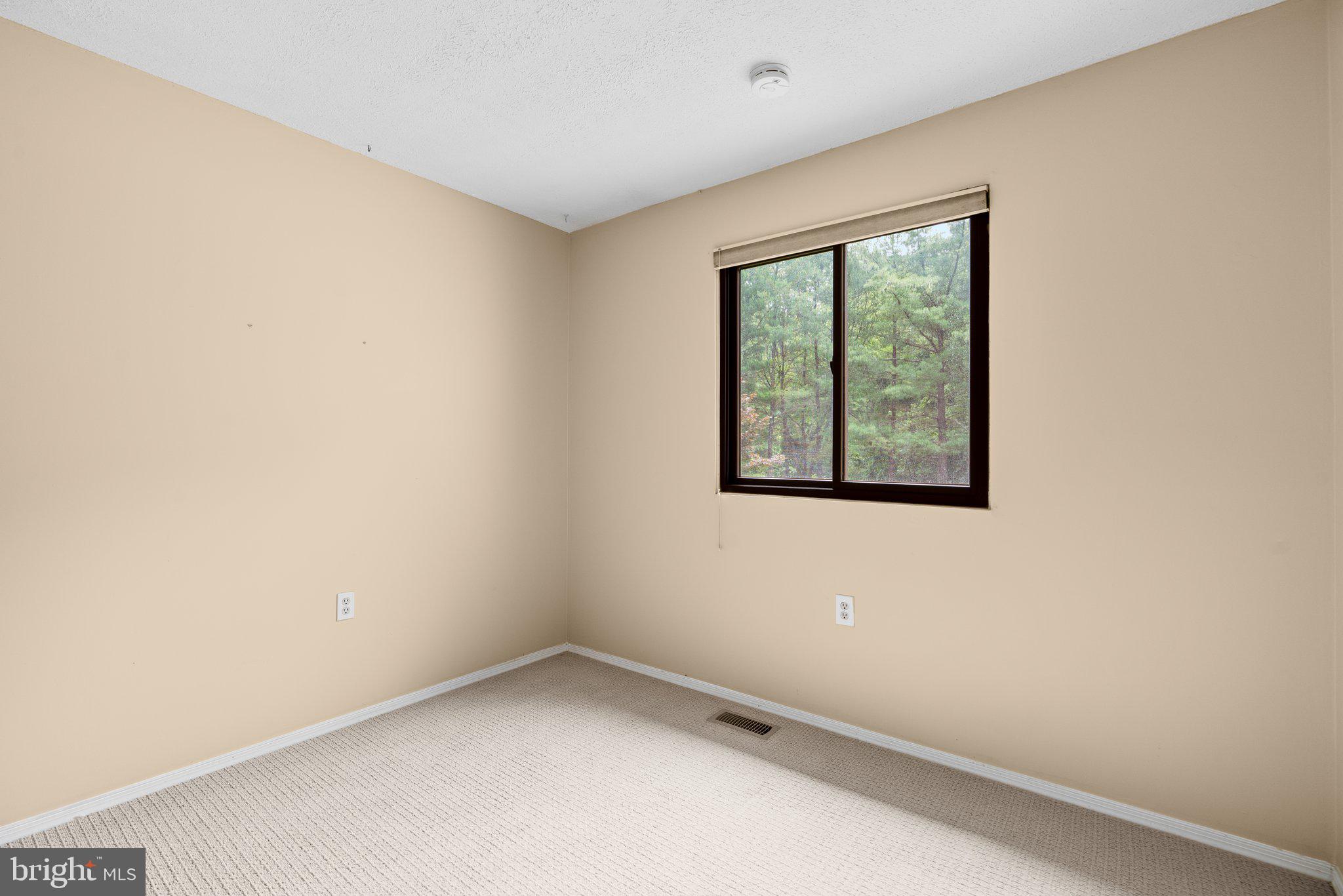 552 GREENHILL COURT