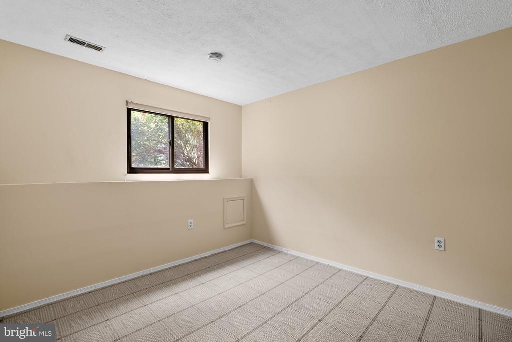 552 GREENHILL COURT