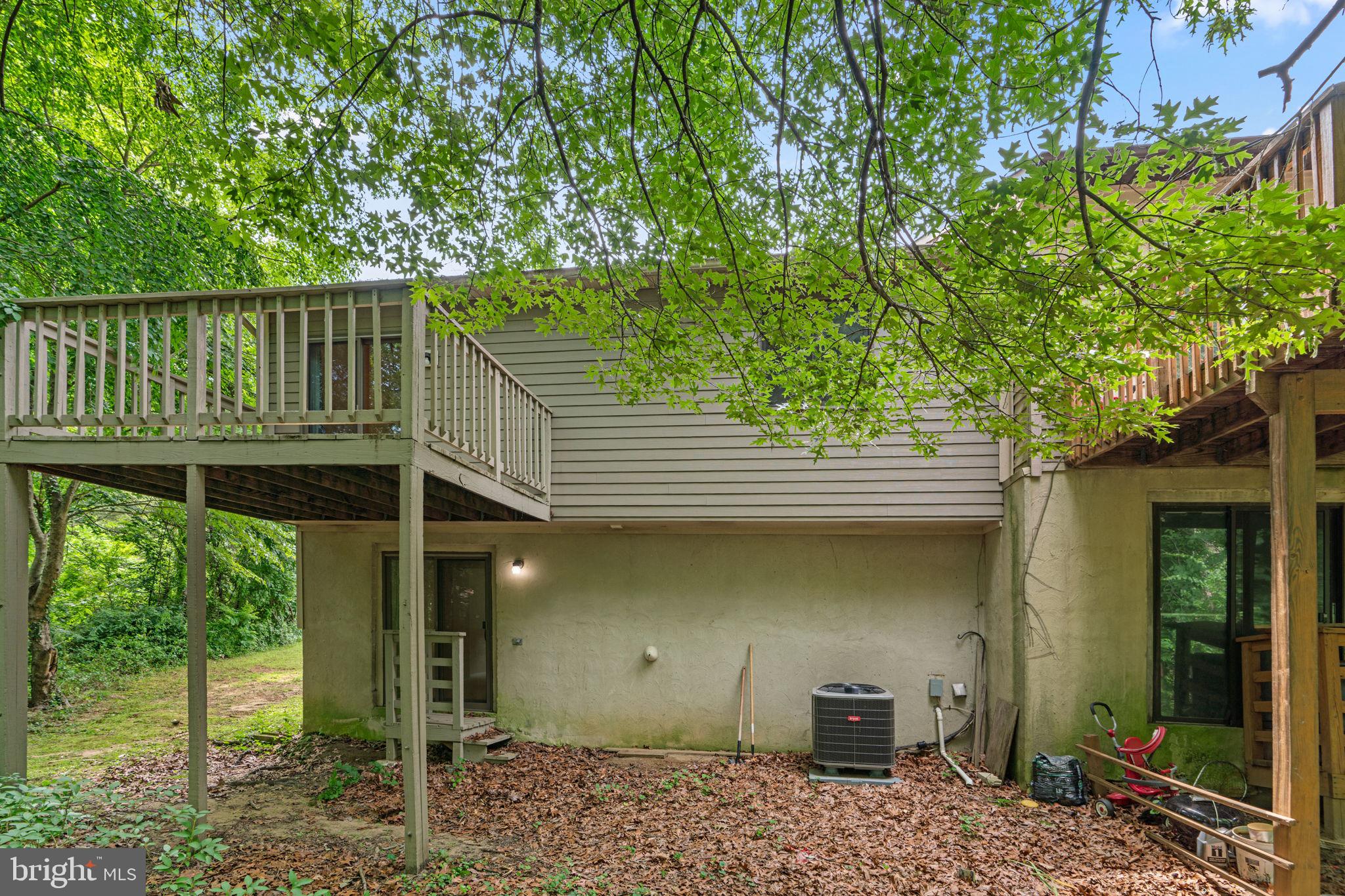 552 GREENHILL COURT