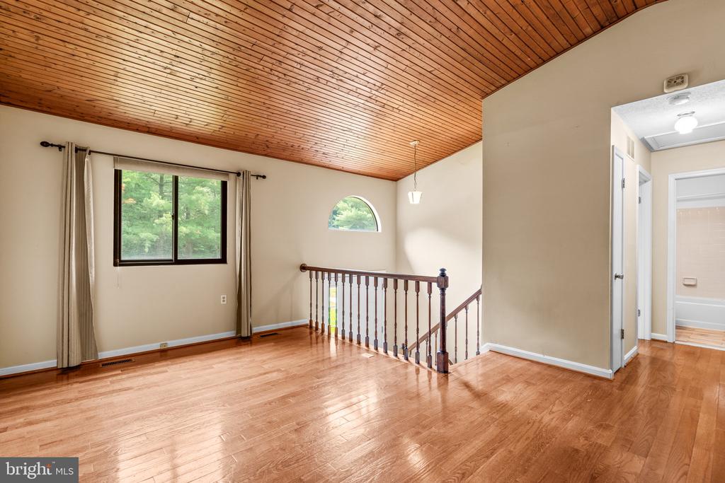 552 GREENHILL COURT