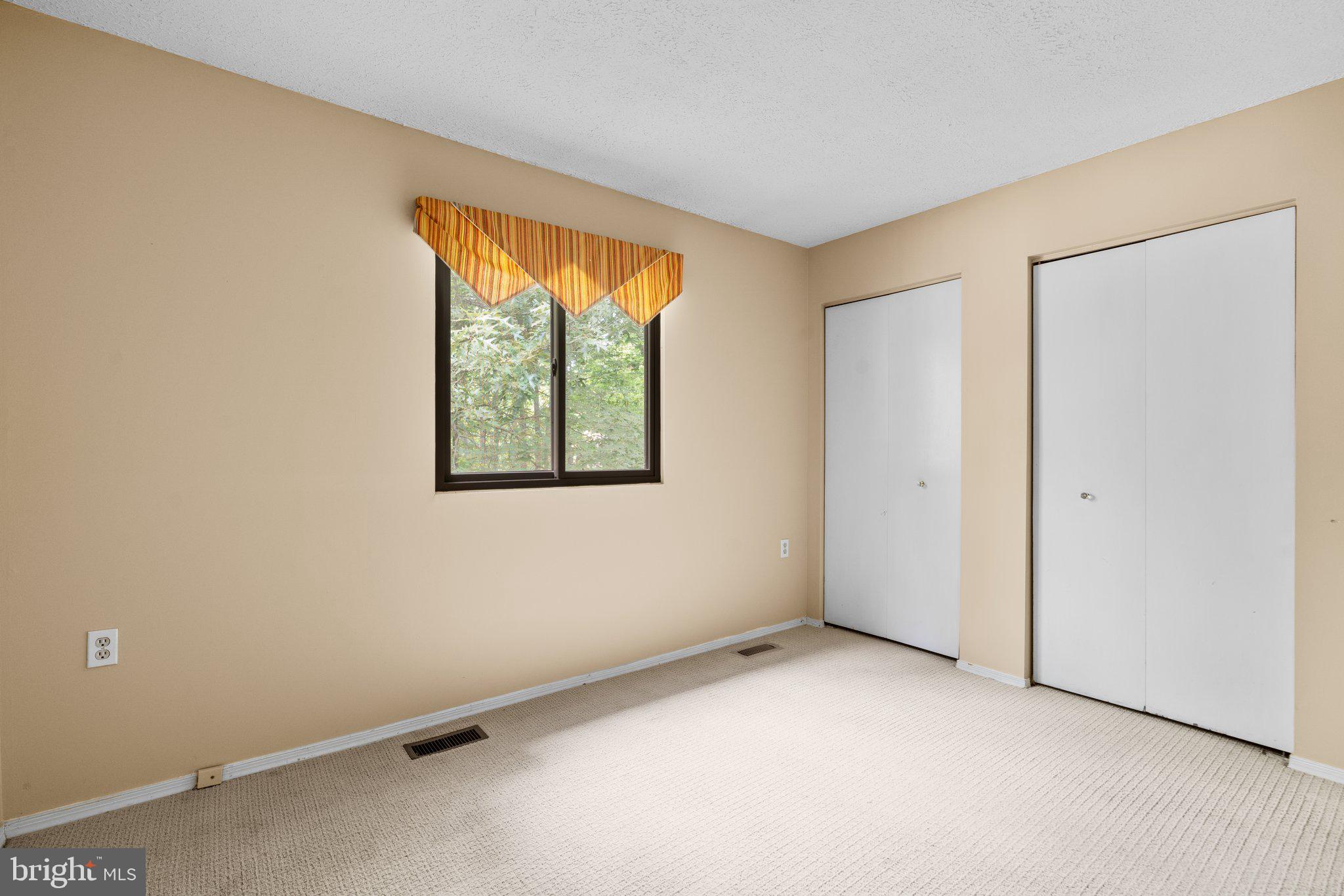 552 GREENHILL COURT