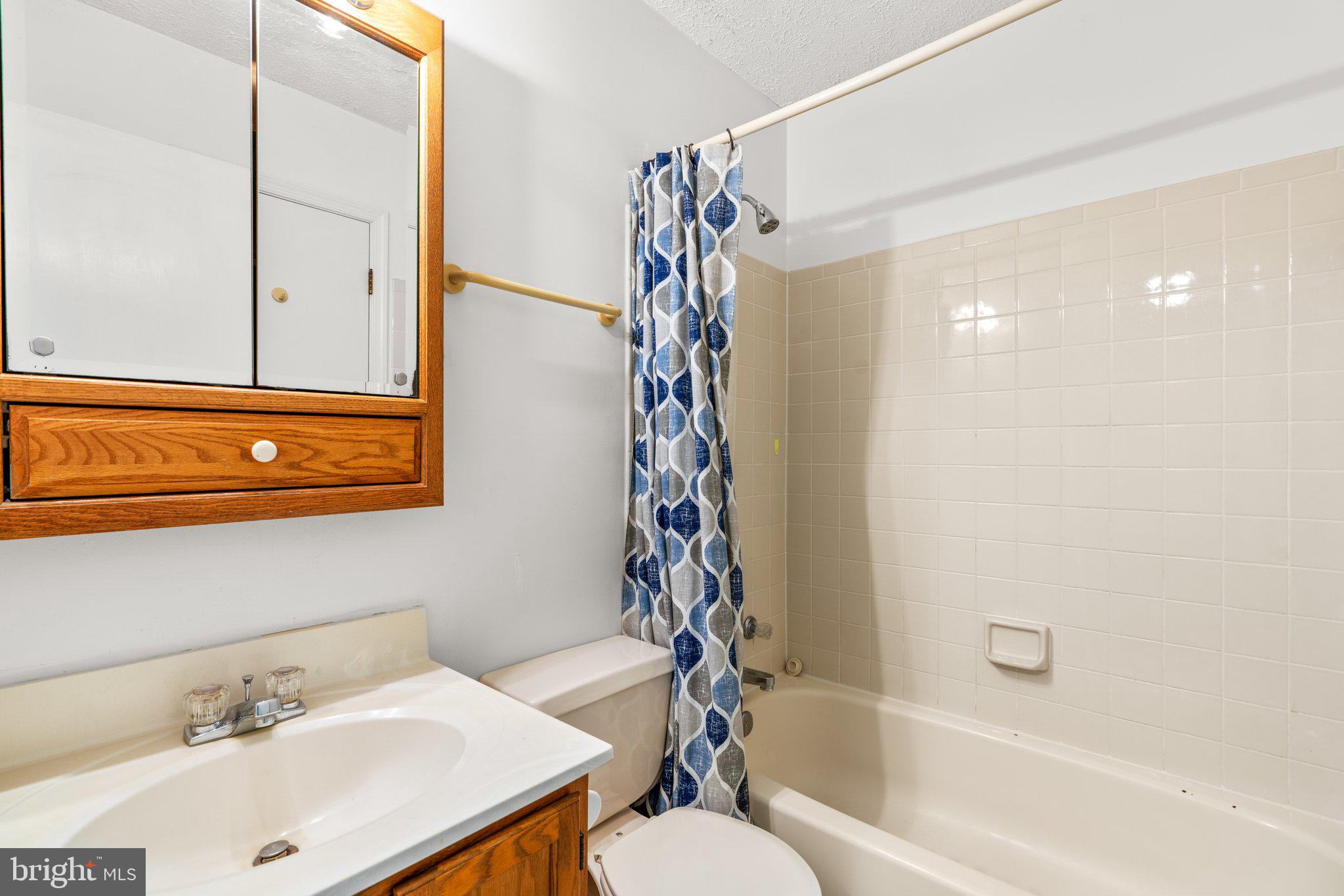 552 GREENHILL COURT